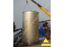 The process of hoisting up the transport vehicle is in progress