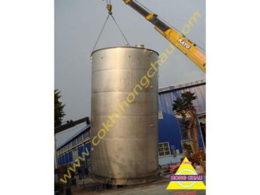 The process of hoisting up the transport vehicle is in progress