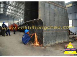 Grinding the welding seam and clean the surface before painting